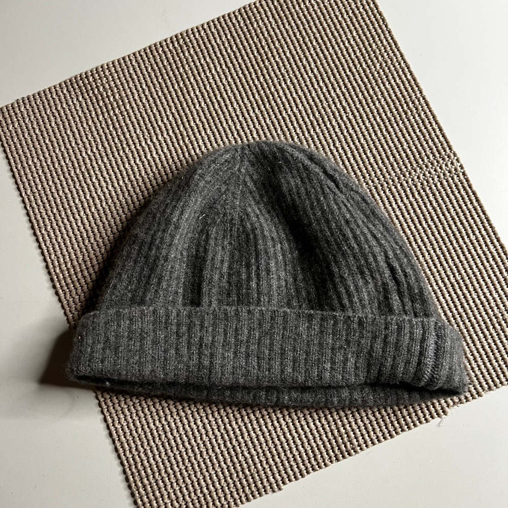 Stewart of Scotland 100% Cashmere Ribbed Knit Beanie Hat Charcoal Grey Cuffed